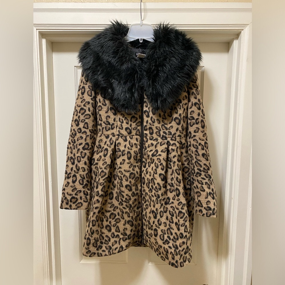 VENUS leopard print coat NWOT. Size 4 with removable faux fur collar.